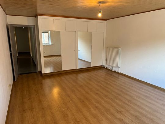 Ruim 3-slaapkamer appartement met terras te Lichtaart - Foto 1