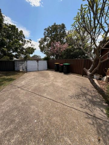 Priced to reflect its charm and retro style - Photo 4