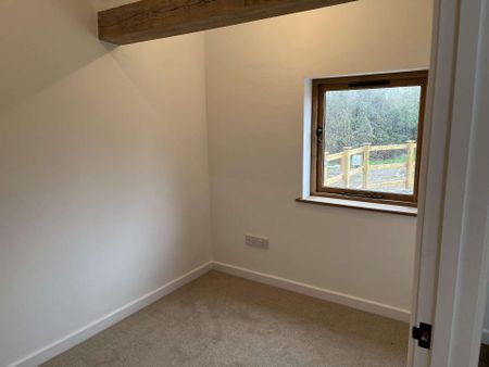 Barn conversion situated on the edge of Corsham. - Photo 4