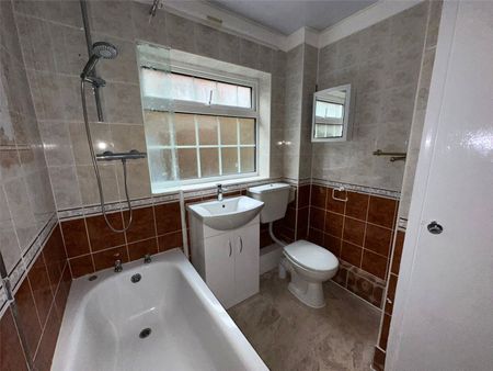 Connaught Road, Fleet, Hampshire, GU51 - Photo 3