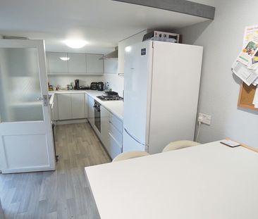 4 Bedroom Flat To Rent in Charminster - £2,000 pcm Tenancy Info - Photo 4