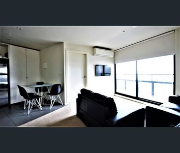 1703/243 FRANKLIN STREET, MELBOURNE - Photo 1