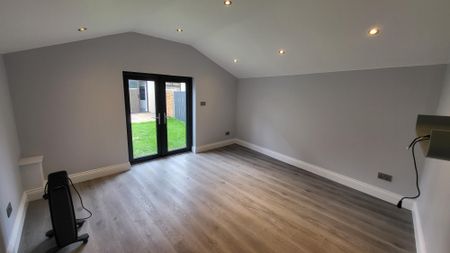 Inverness Avenue, Enfield - Photo 2