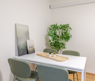 Einziehen & wohlfühlen: Voll möblierte 2-Zimmer-Wohnung mit Balkon,... - Photo 2