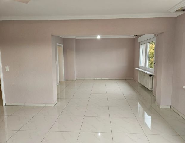 Stieldorferhohn: Top-modernisierte Etagenwohnung mit gehobener Ausstattung - Photo 1