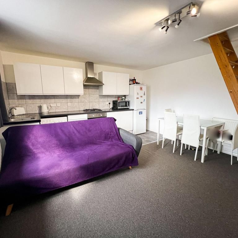 2 bedroom flat to rent - Photo 1