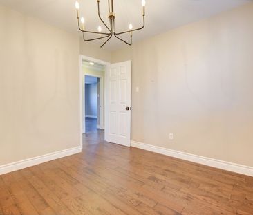 For Lease - 372 Dixon Boulevard, Newmarket, Ontario - Photo 4