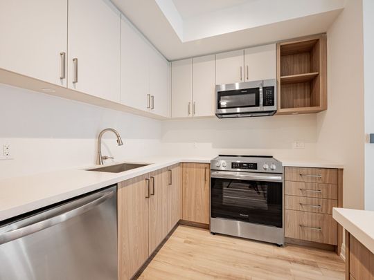 For Lease - 333 Sunseeker Avenue Unit# 426, Innisfil, Ontario - Photo 1