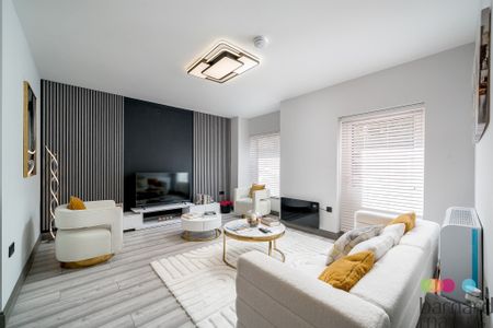 Colney Hatch Lane, Muswell Hill - Photo 2