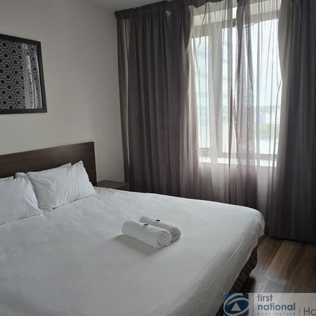 Hotel style living - Photo 4