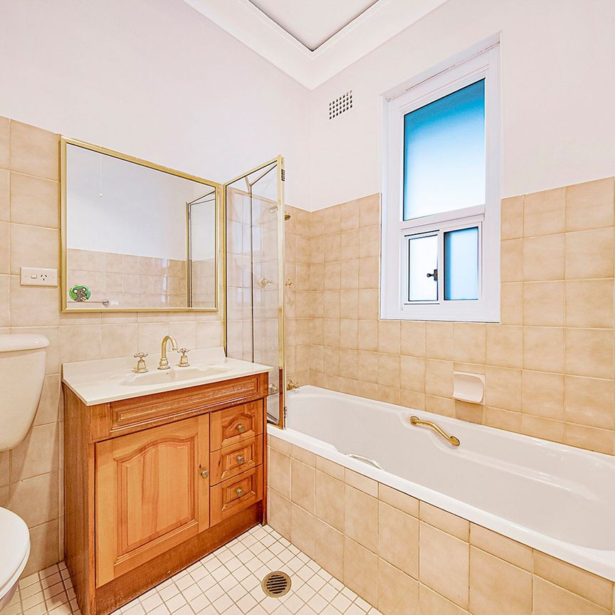 Beautiful Family Home &ast;&ast; Available Now &ast;&ast; - Photo 1