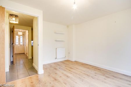 5 bedroom semi-detached house to rent - Photo 2