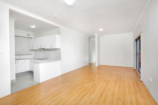 LARGE SUN FILLED UNIT - Photo 1