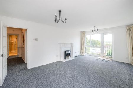2 bedroom flat to rent - Photo 2
