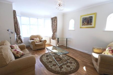 3 bed semi-detached to rent - Photo 2