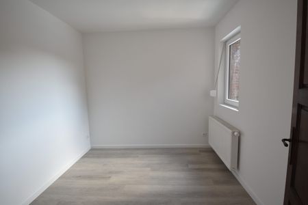 Instapklare halfopen woning met grote tuin en werkruimte. - Photo 2