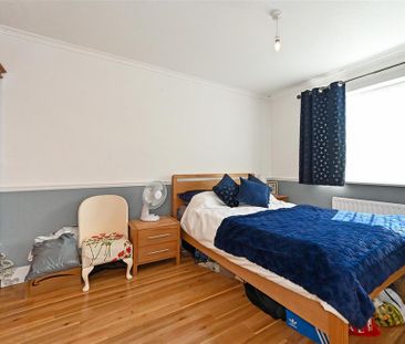 4 bedroom semi-detached house to rent - Photo 1