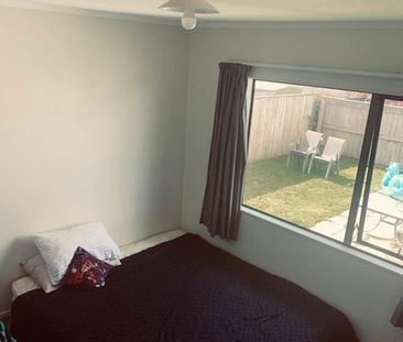 Charming 2BR Home in Pomare! - Photo 4