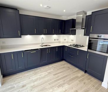 3 bedroom semi-detached house to rent - Photo 4