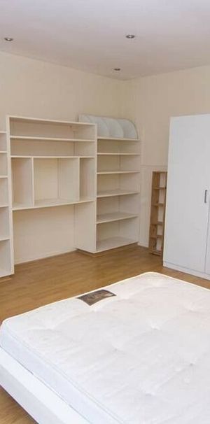 One Double Room in Two bed Share Flat - Photo 1