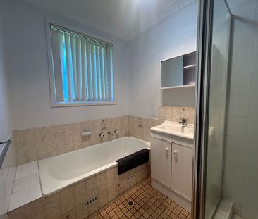 Cozy Family Home in a Hassle Free Location! - Photo 4