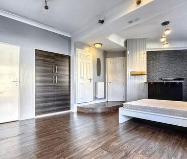 1 bedroom in a flat share to rent - Photo 5