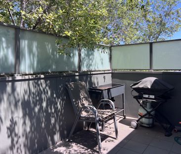 2/227 Albion Street, Brunswick, VIC 3056 - Photo 4