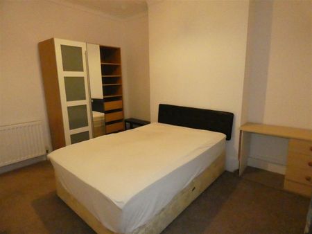 2 bed terraced house to rent in Meldon Terrace, Heaton - Photo 2