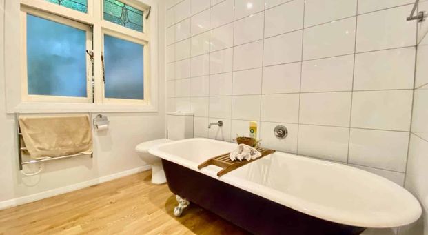 Large, Beautiful Abode in Greenlane - Photo 1