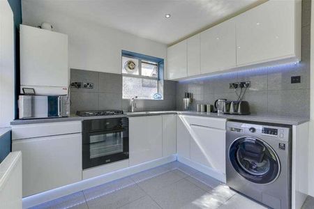 Abercorn Road, Mill Hill, NW7 - Photo 2