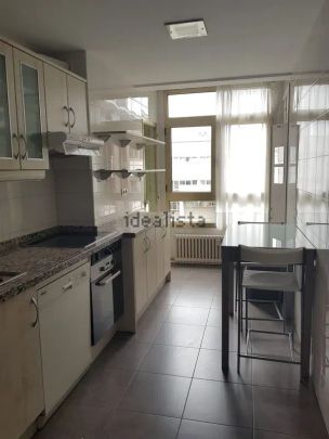 Alquiler de piso en Calle Santa Teresa de Jesús, 3 - Photo 1