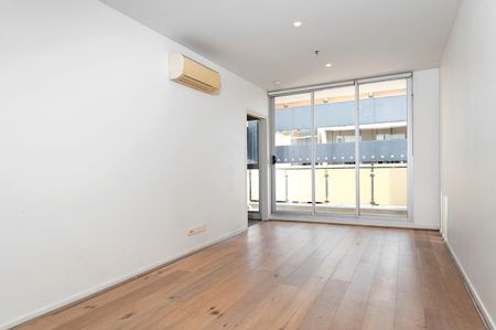 Stylish 2-Bedroom Apartment in the Heart of Box Hill - Photo 5