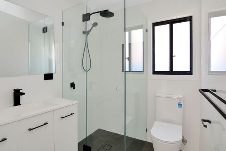 Spacious Two Bedroom Flat - Photo 5