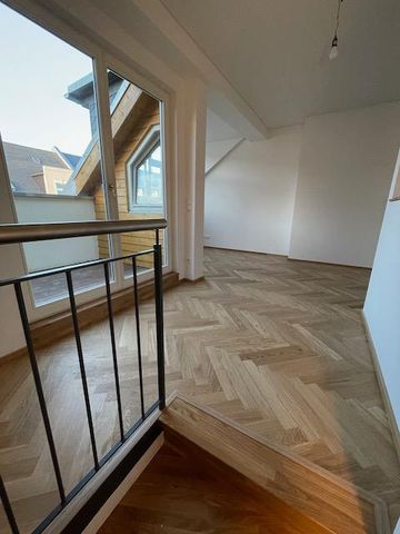 Dachgeschoss-Maisonette-Wohnung im Altbau mit Fußbodenheizung, Parkett und Terrasse! - Foto 2