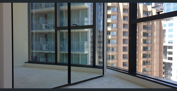 LUXURIOUS, BRIGHT AND CONVENIENT - Photo 1