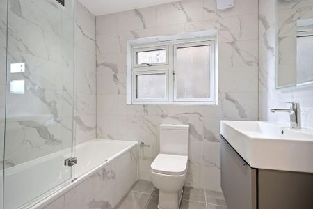 3 bedroom flat to rent - Photo 3