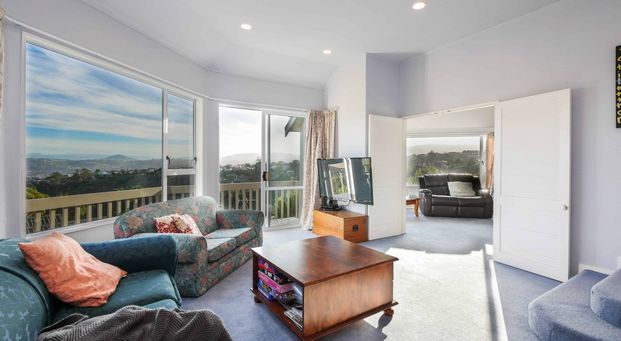 Spacious home in sought after location - Photo 1