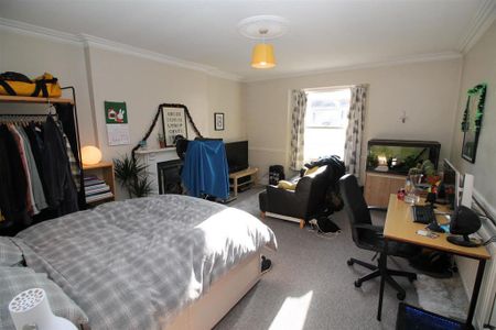 4 bedroom flat to rent - Photo 5