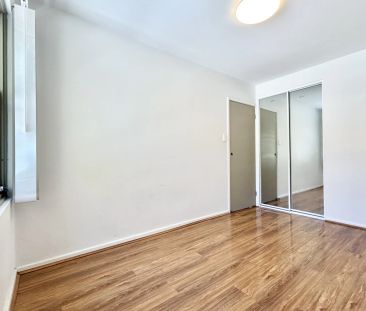 Townhouse-style Apartment with split level. - Photo 1