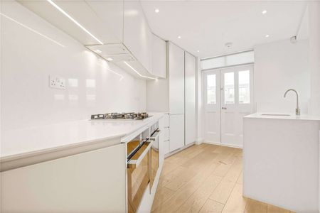 A 2 bedroom apartment located on the popular Marylebone High Street. - Photo 4