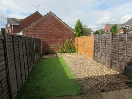 Terraced House to rent on - Photo 4