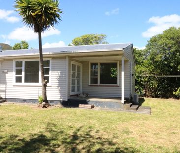 Easy Living in Waiwhetu – 2-Bedroom Home - Photo 1