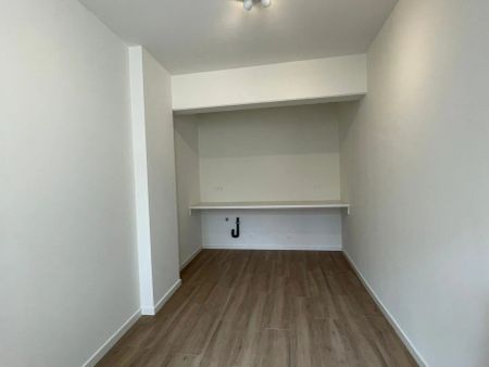 Prachtig gelijkvloers appartement met 3 slaapkamers en terras, midden in het centrum! - Photo 4