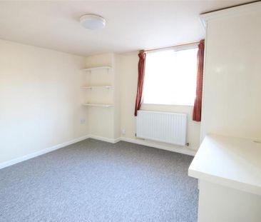 3 bedroom flat to rent - Photo 4