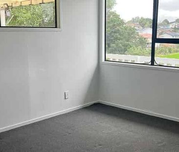 Spacious 3-Bedroom Home with Park View - Photo 3