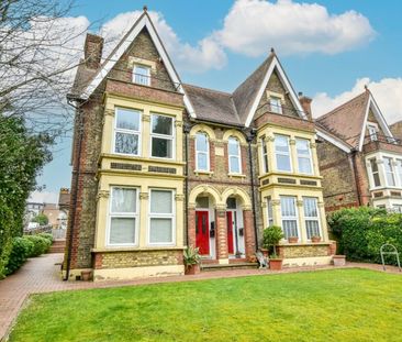 London Road, High Wycombe, Buckinghamshire,HP11 - Photo 2