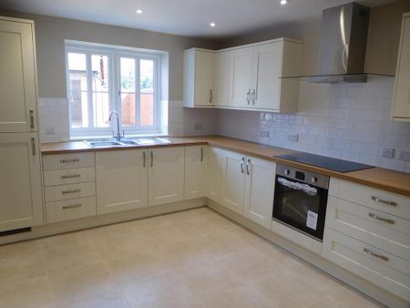 4 bedroom detached house to rent - Photo 5