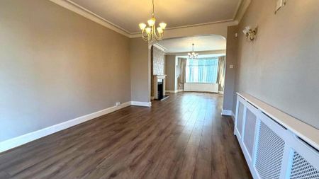 3 bedroom parking to rent - Photo 3