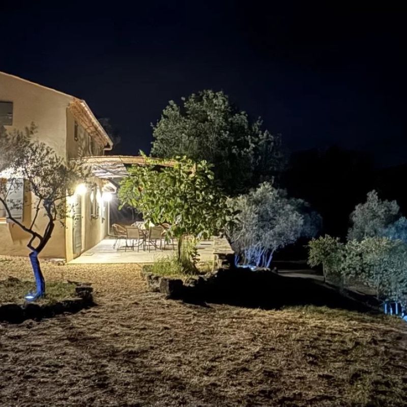 Luberon, bastidon entièrement rénové avec vue panoramique et piscine - Photo 1