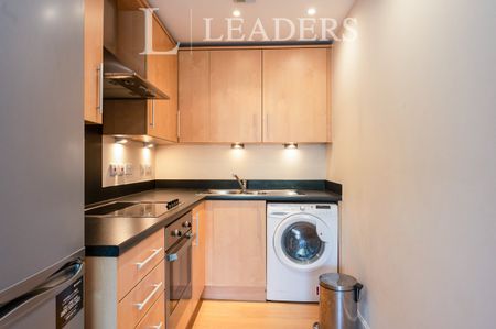 1 bedroom apartment to rent The Roundhouse, Gunwharf Quays, Portsmouth, PO1 - Photo 3